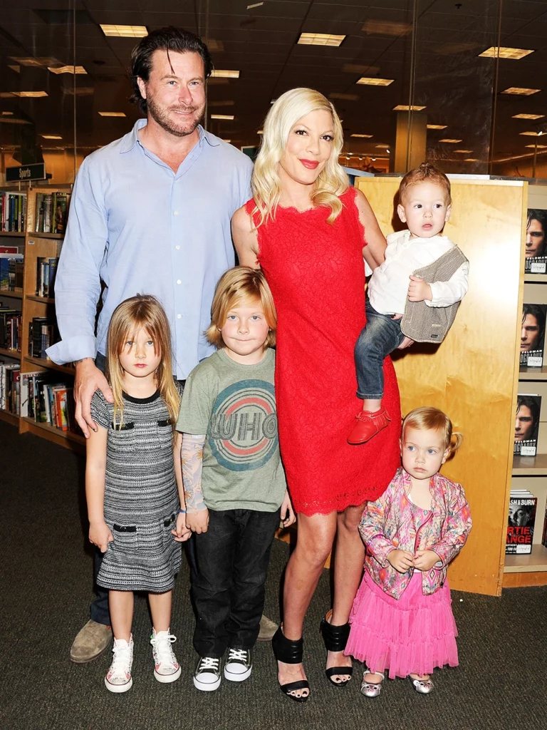 Tori Spelling spends her father's day with Lance Bass